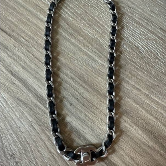 CHANEL Black Leather and Silver Chain Turnlock Choker - Picture 1 of 4